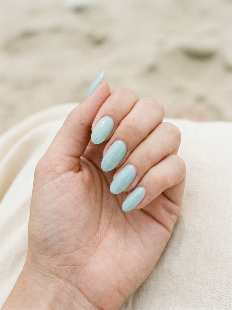 Pale Aqua Glass Nails als Nägel Inspiration Sommer Schlicht Inspiration 2026